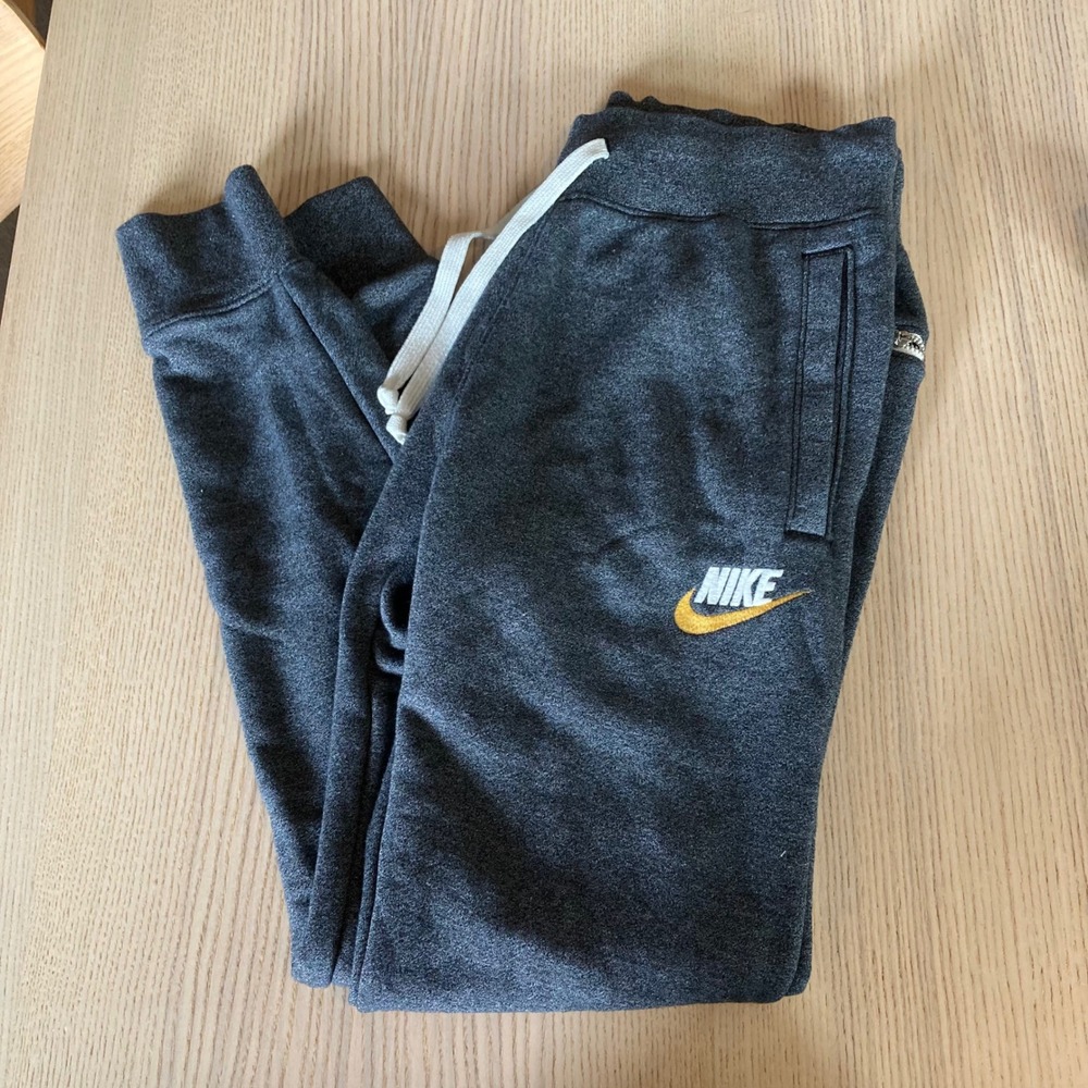 Nike Jogger Heritage Sweatpants Mens Small Gray Tech Zipper Pocket Gold Swoosh